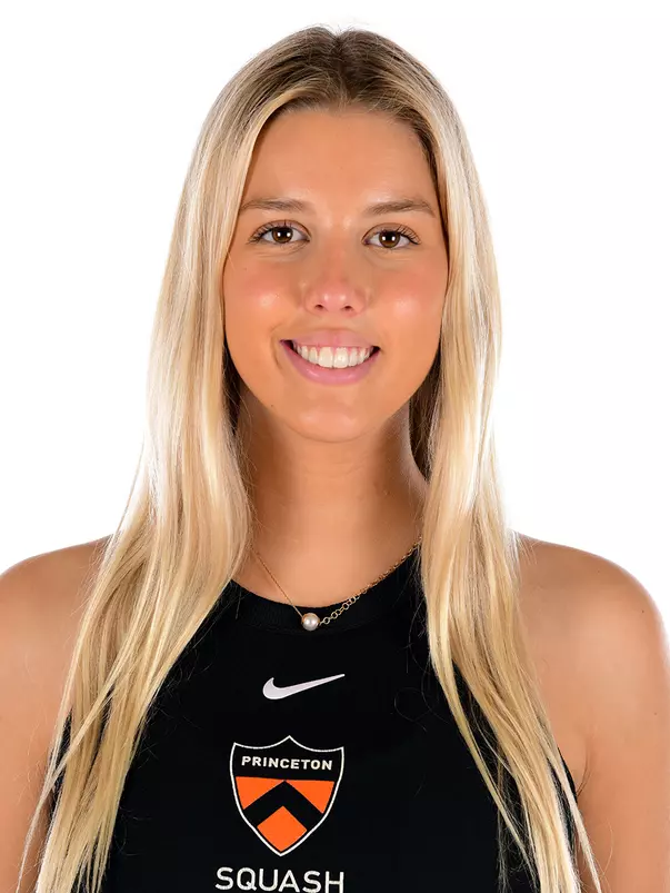 Isabel Paine headshot