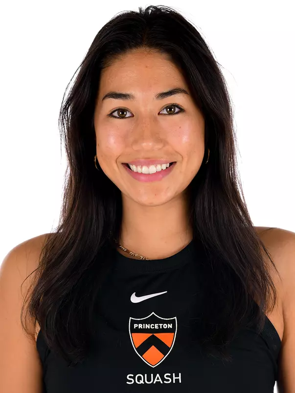 Andrea Toth headshot