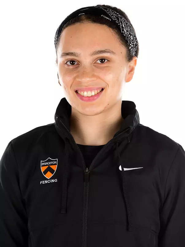 Lola Constantino headshot photo