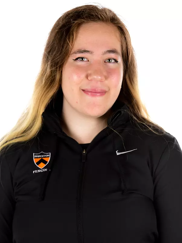 Chloe Fox-Gitomer headshot photo