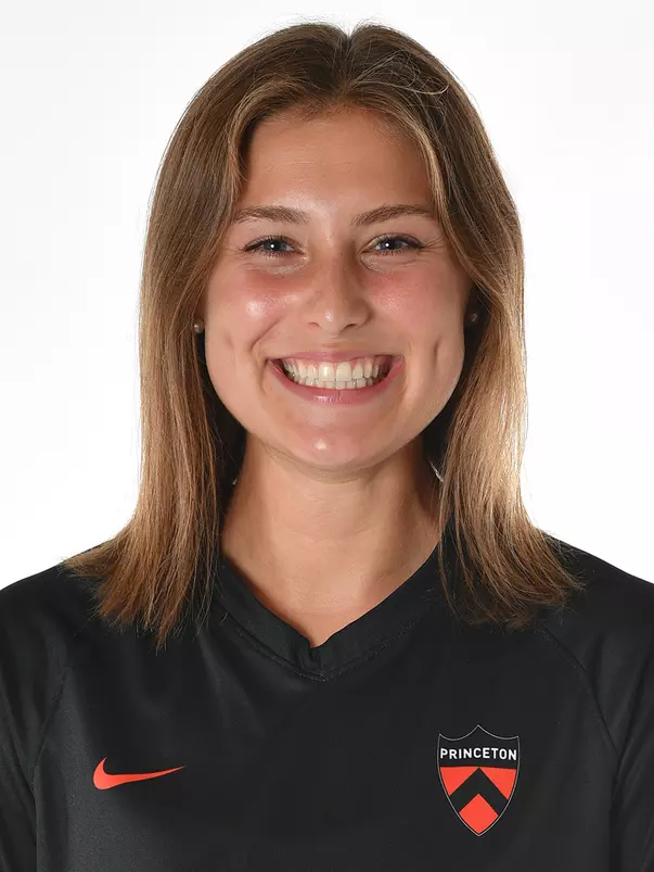 Ella Midura headshot