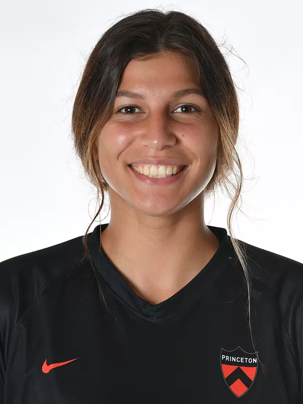 Gabi Juarez headshot