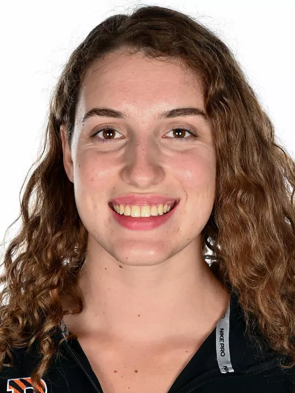 Ellie Marquardt Headshot