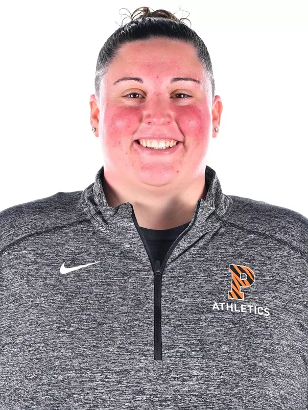 Alyssa Davis headshot