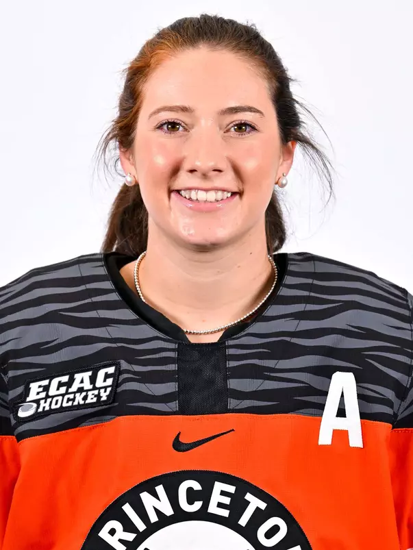 Maggie Connors headshot