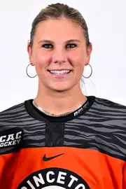 Chloe Harvey headshot