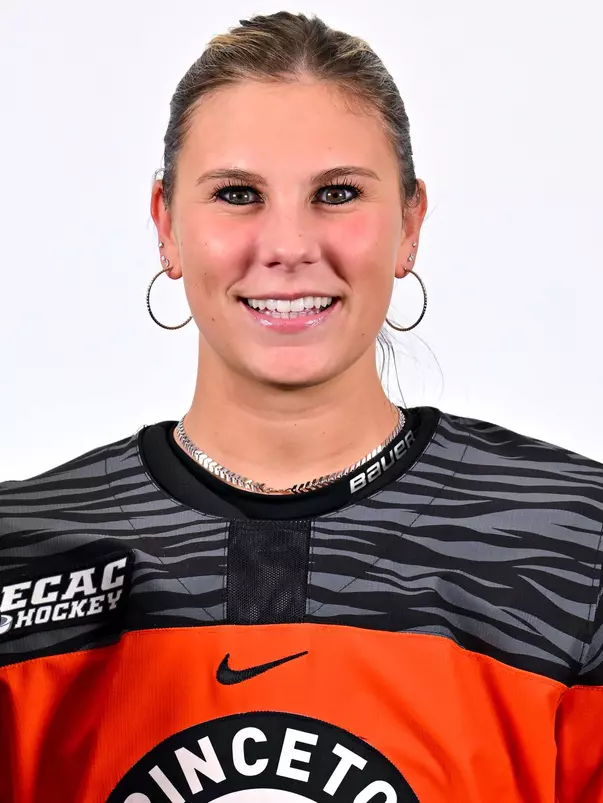 Chloe Harvey headshot