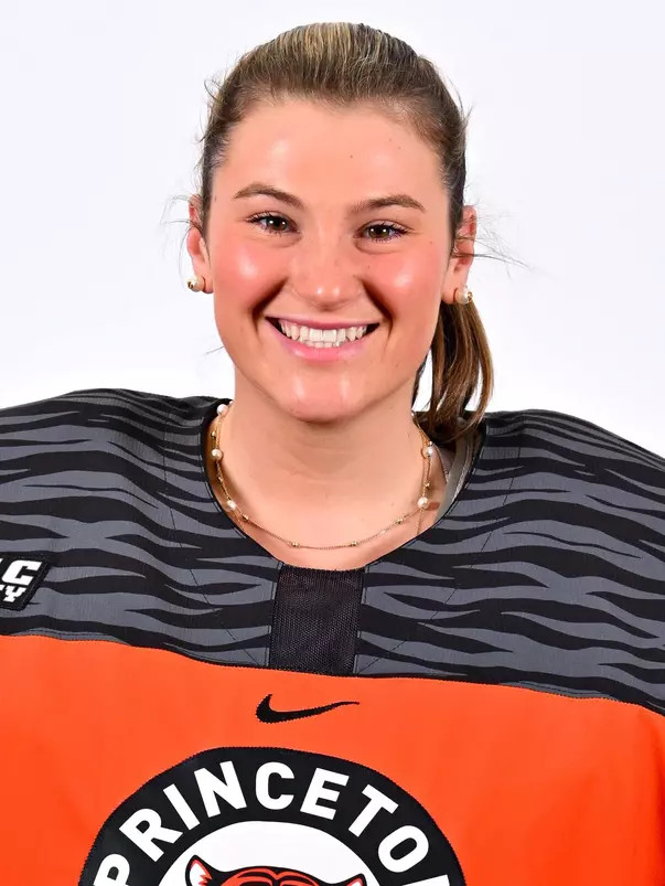 Taylor Hyland headshot