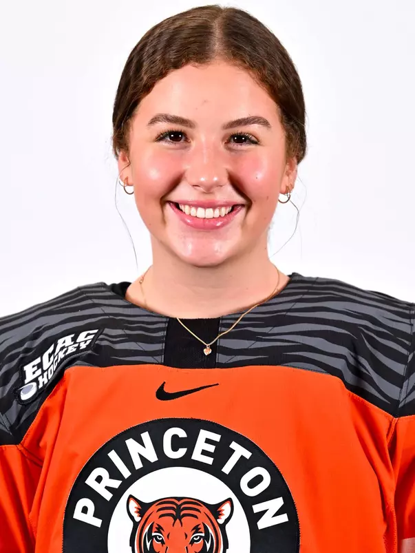 Stef Wallace headshot