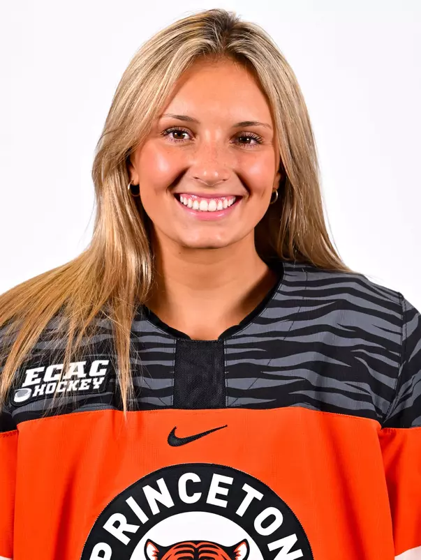 Annie Kuehl headshot photo