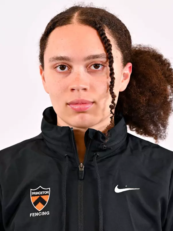 Lola Constantino headshot