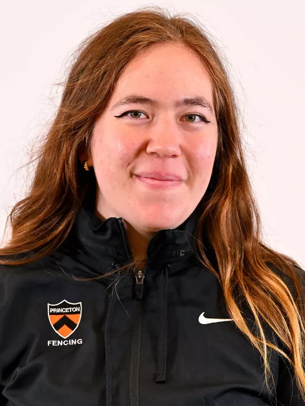 Chloe Fox-Gitomer headshot