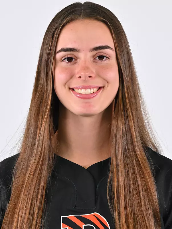 Julia Dumais headshot