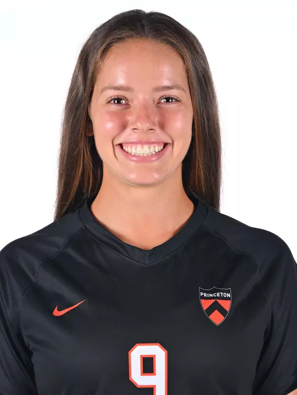 Kamryn Loustau headshot