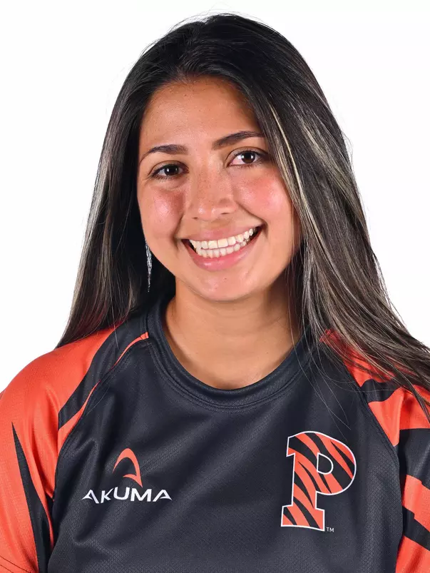 Laura Esguerra headshot