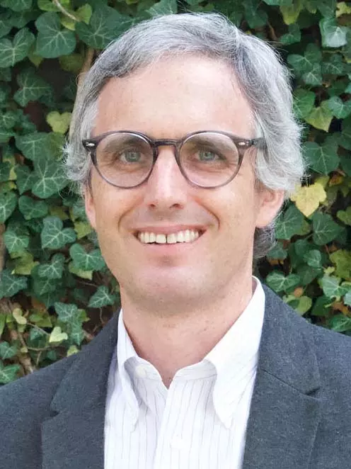 Bryan Lowe headshot