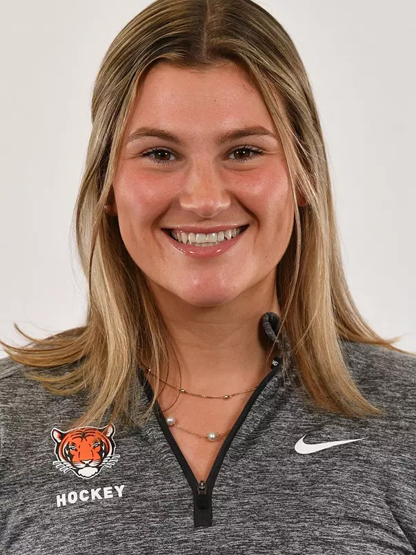 Taylor Hyland headshot