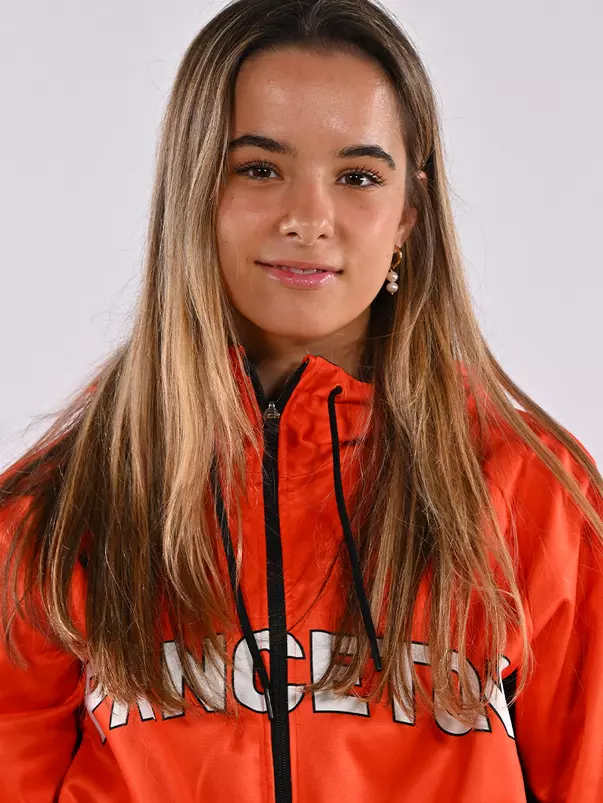 Chloe Ayres Headshot