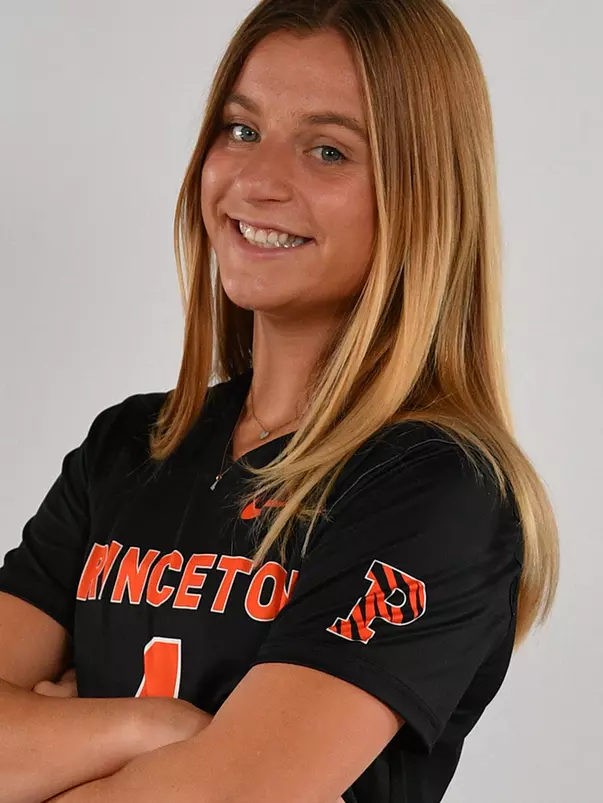 Caroline Burnett Headshot