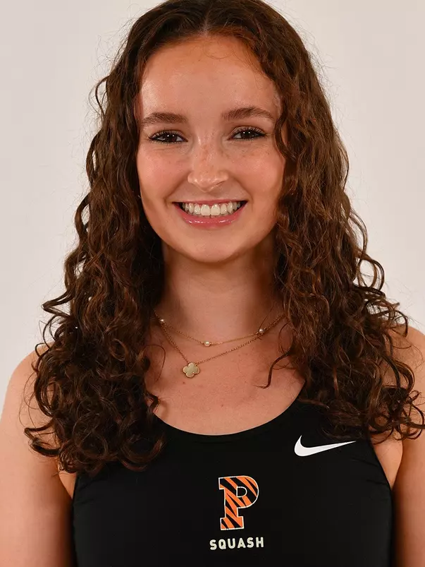 Charlotte bell headshot