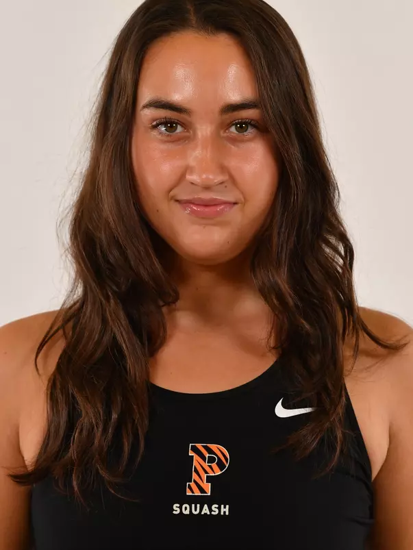 Abigail Schuster headshot