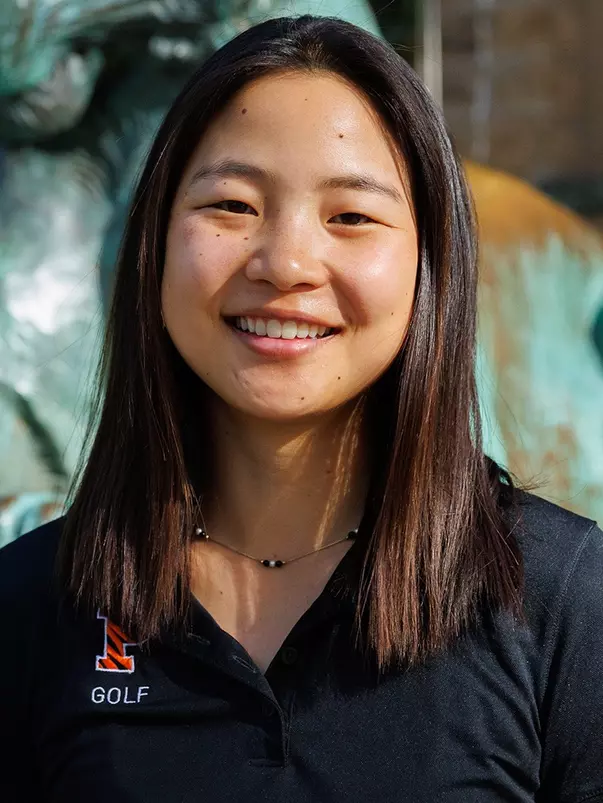Caris Kim headshot