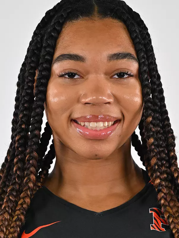 Ava Harrington Headshot.