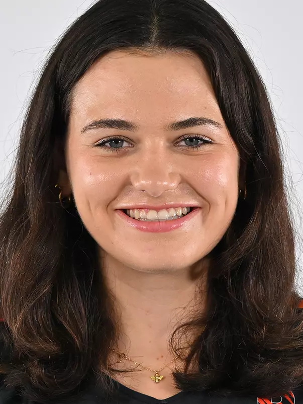 Julia Cabri Headshot.