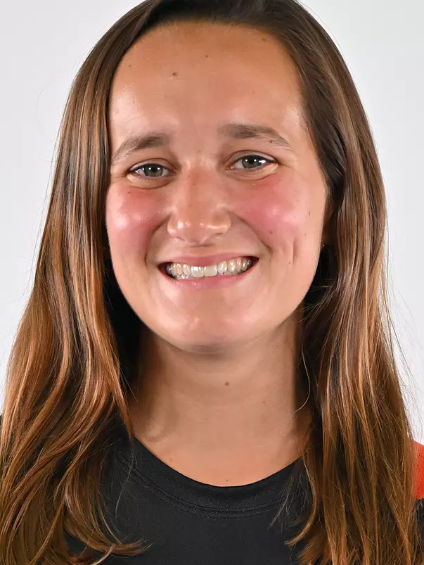 Annabelle Edwards Headshot.