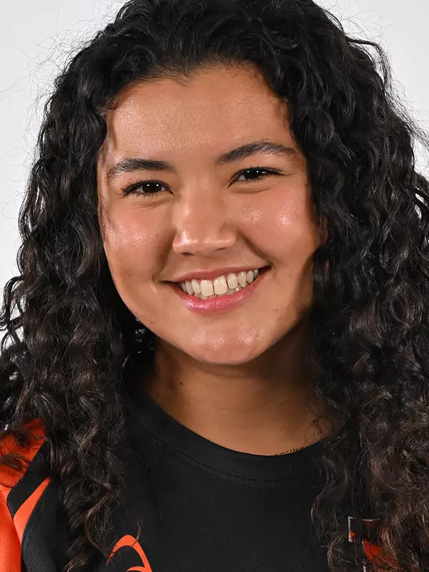 Kateri Espinosa Headshot.