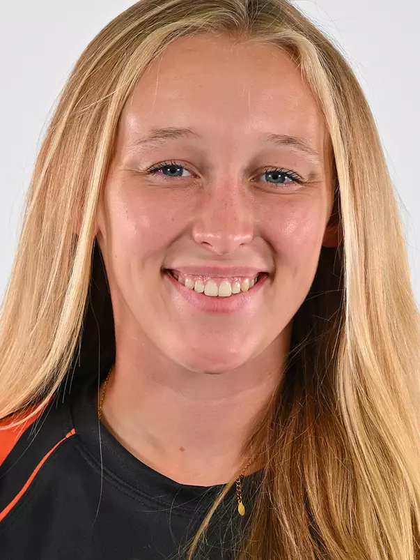 Vivian Gilman Headshot.