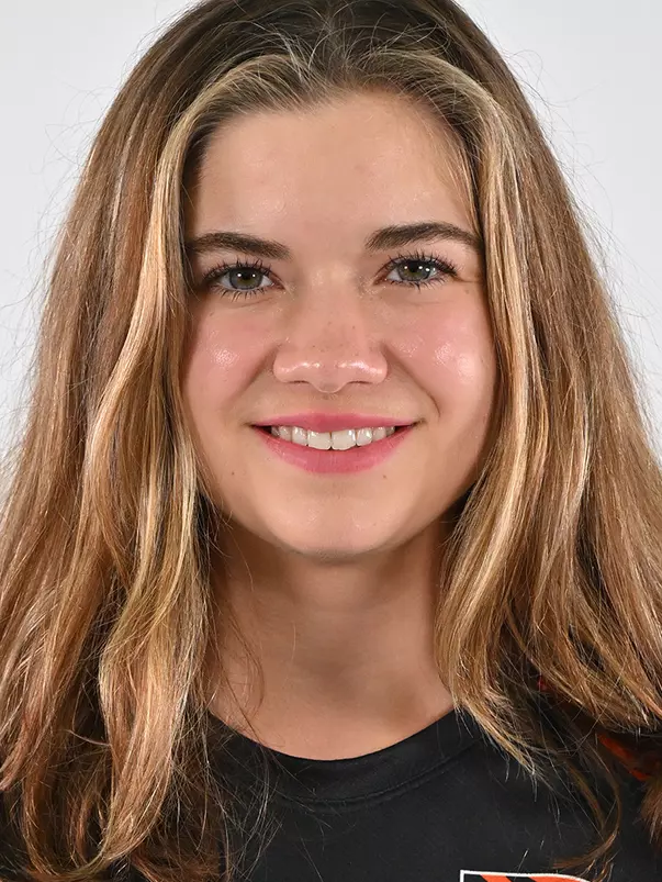 Elizabeth Polubinski Headshot.