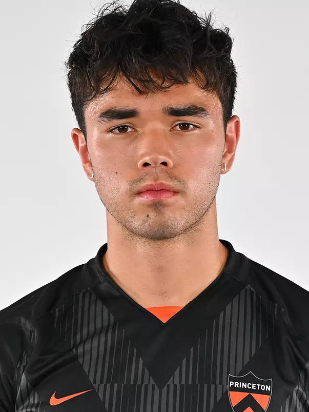 Logan Oyama Headshot