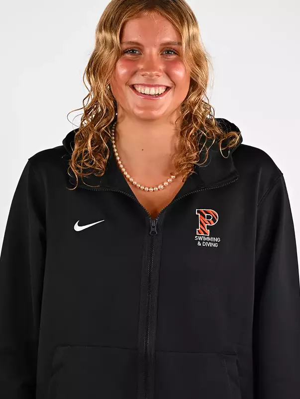 Nicole De Pree Headshot