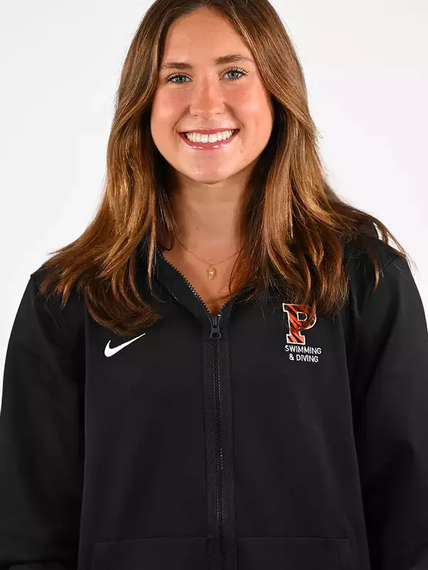 Charlotte Martinkus Headshot