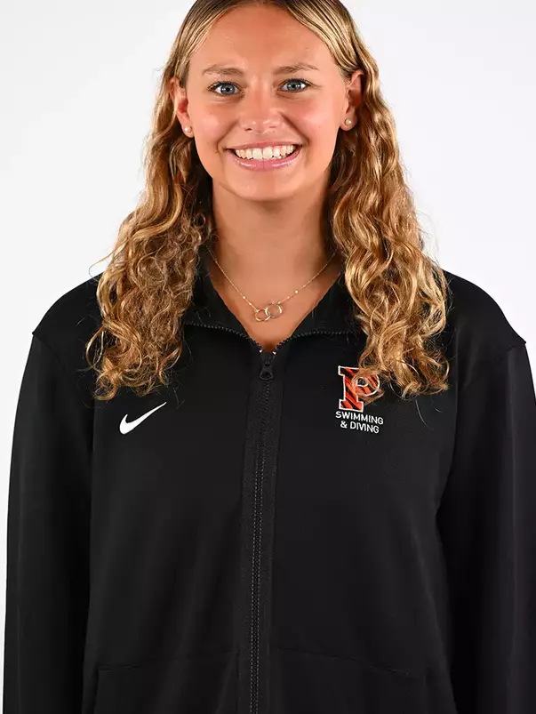 Maddie Seltzer Headshot