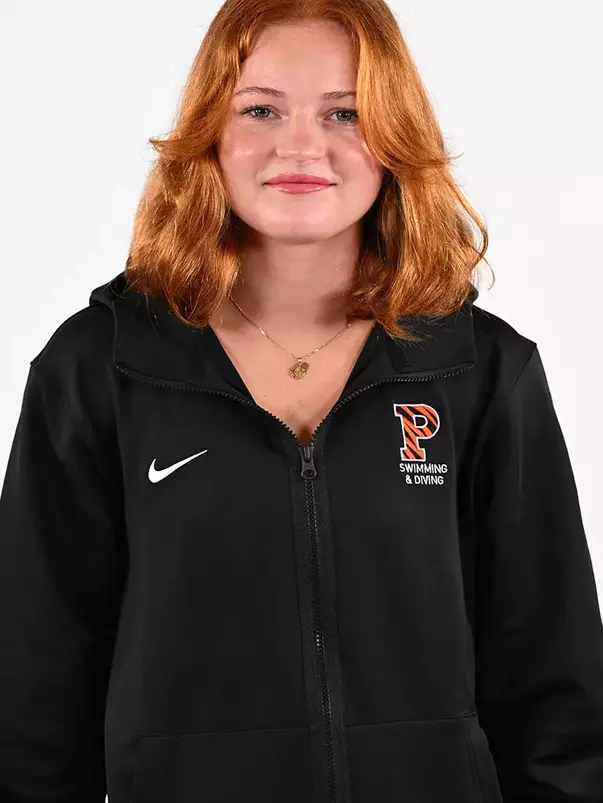 Maggie Squire Headshot