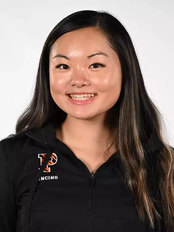 Alexandra Lee headshot