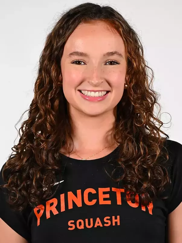 Charlotte Bell headshot