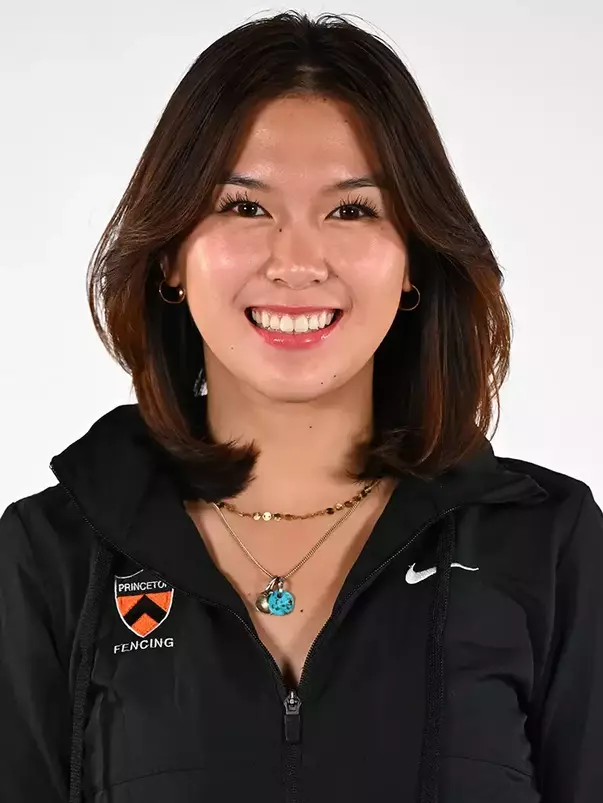 Elizabeth He headshot