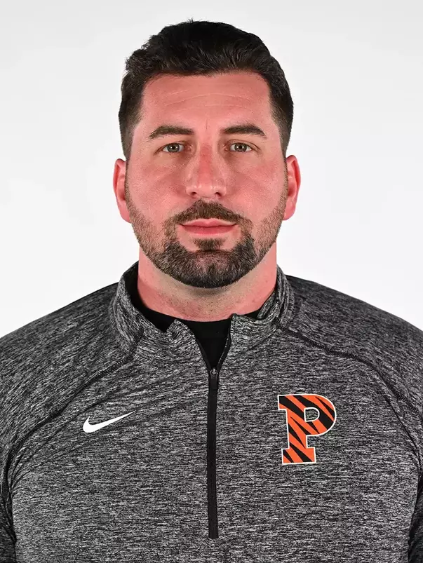 Aleks Ochocki headshot