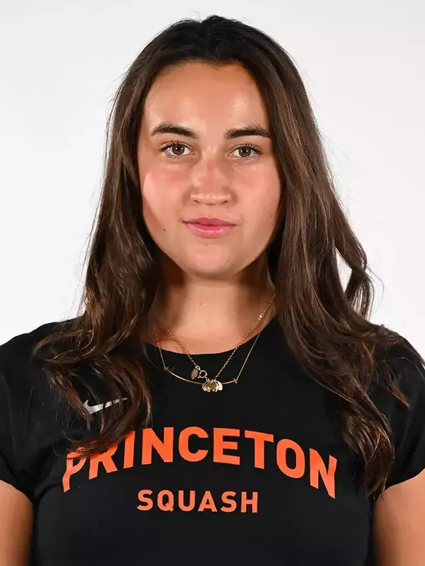 Abigail Schuster headshot