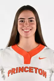 Julia Dumais headshot