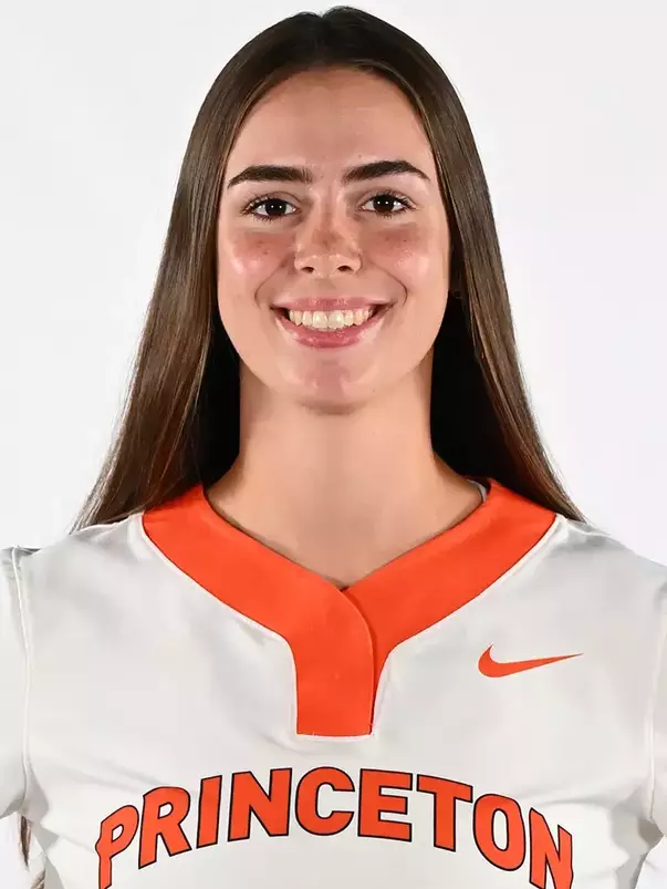 Julia Dumais headshot