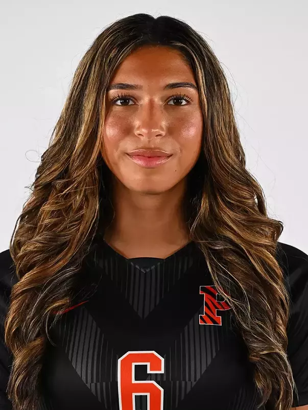 Zoe Markesini headshot