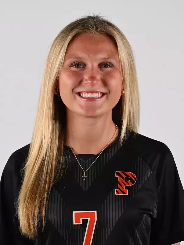 Grace Rossner headshot