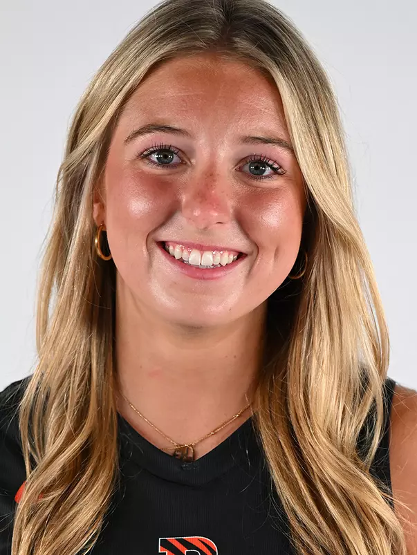 Ella Bunde Headshot