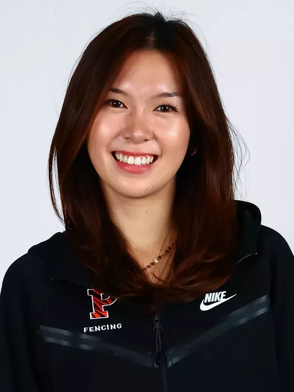 Elizabeth He headshot