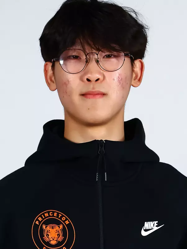 Alexander Kim headshot