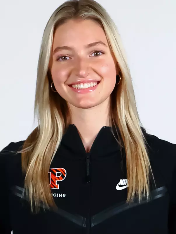 Madeline Sanz headshot